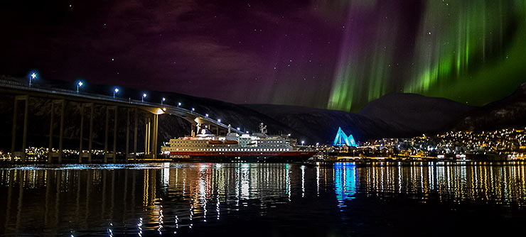 Роскошные пейзажи Норвегии - Страница 14 Norway-home-northern-lights-740