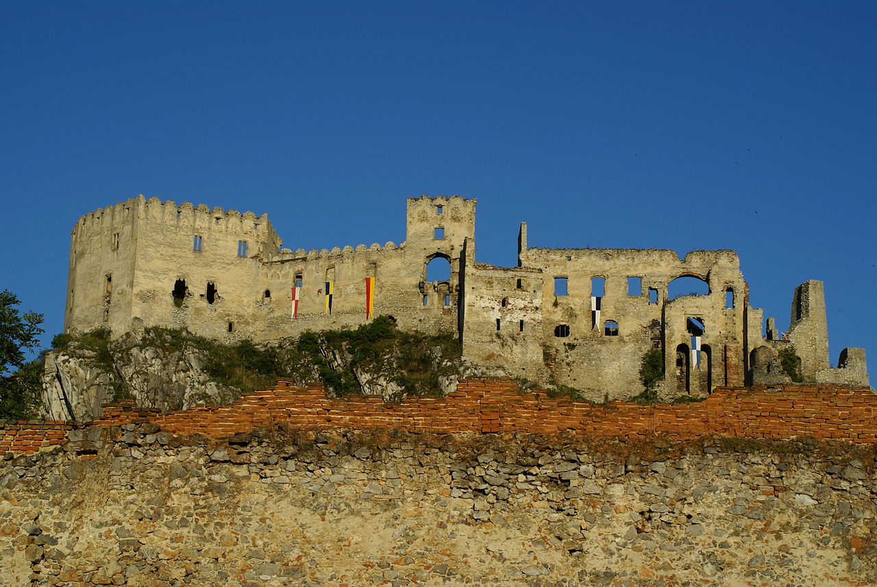 castello di beckov9