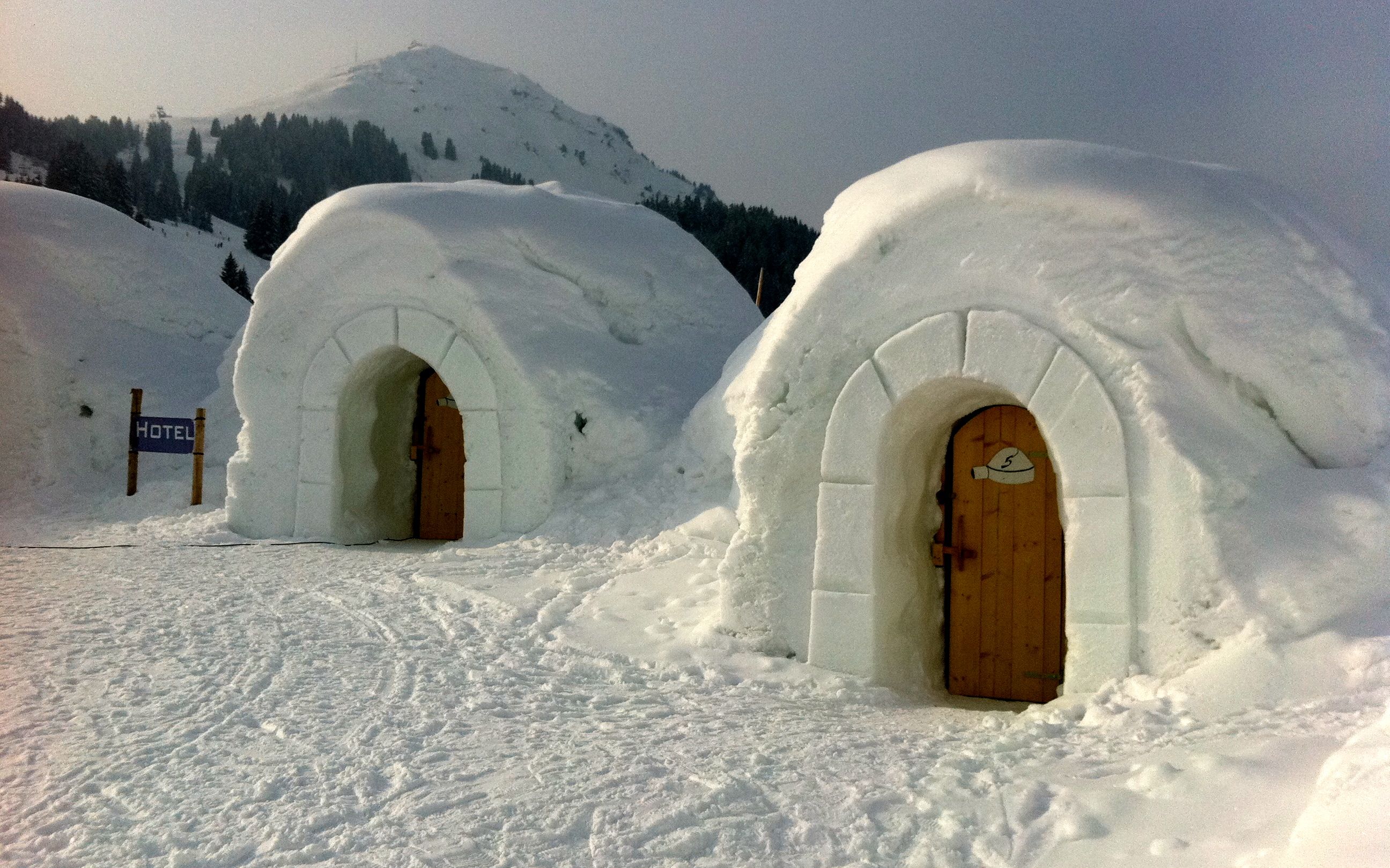 igloo village2