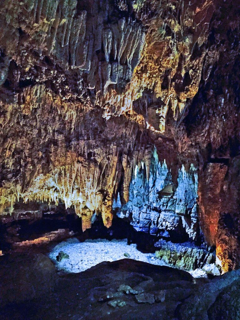 Come vestirsi per visitare grotte di stiffe