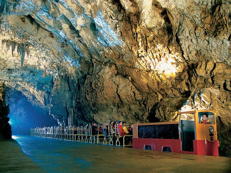 Qual è la temperatura delle grotte Postumia