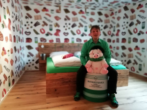 Germania, aperto il primo hotel salsiccia per carnivori