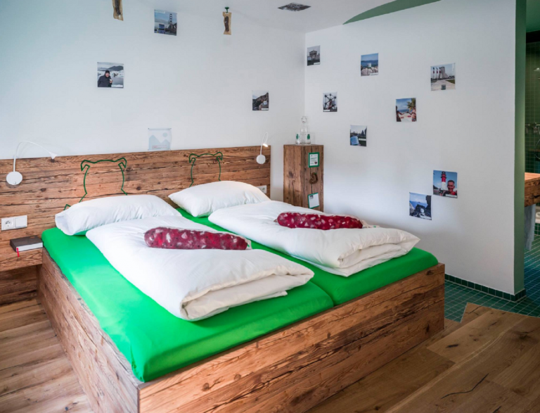 Germania, aperto il primo hotel salsiccia per carnivori