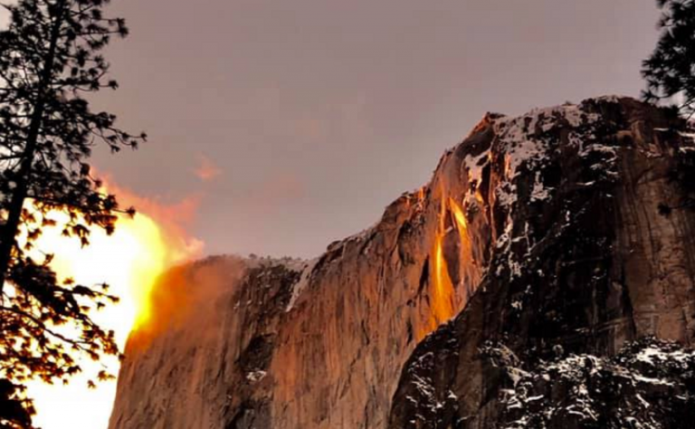 Yosemite National Park: l'effetto delle cascate di fuoco al tramonto
