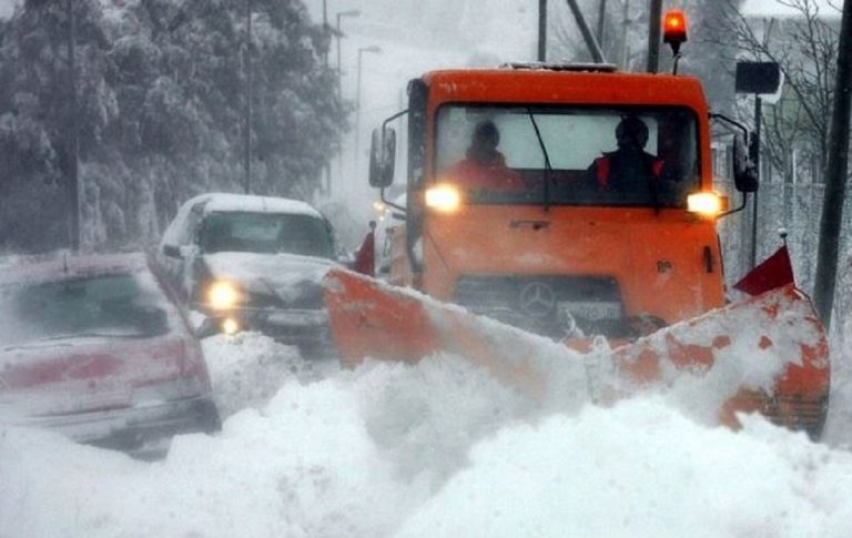 Una valanga ha travolto una auto sulla statale del Brennero