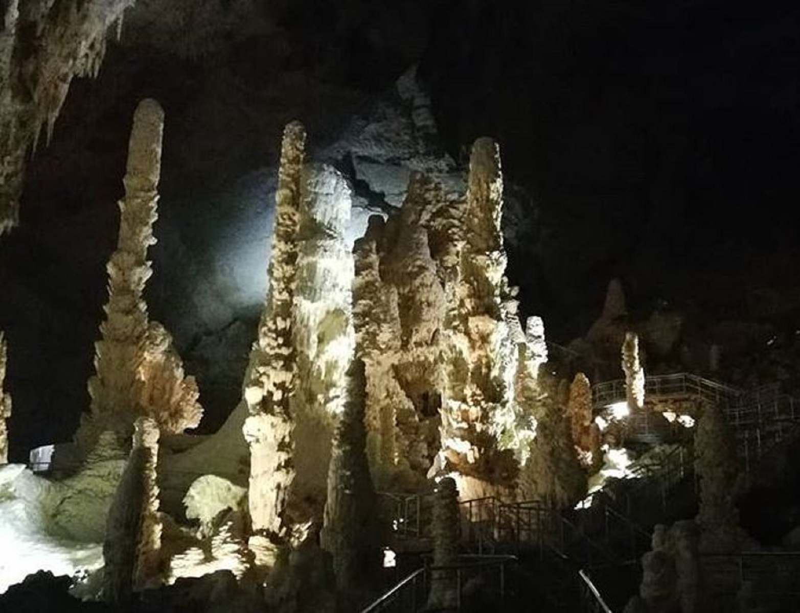 Grotte di Frasassi: come arrivare e prezzi dei biglietti