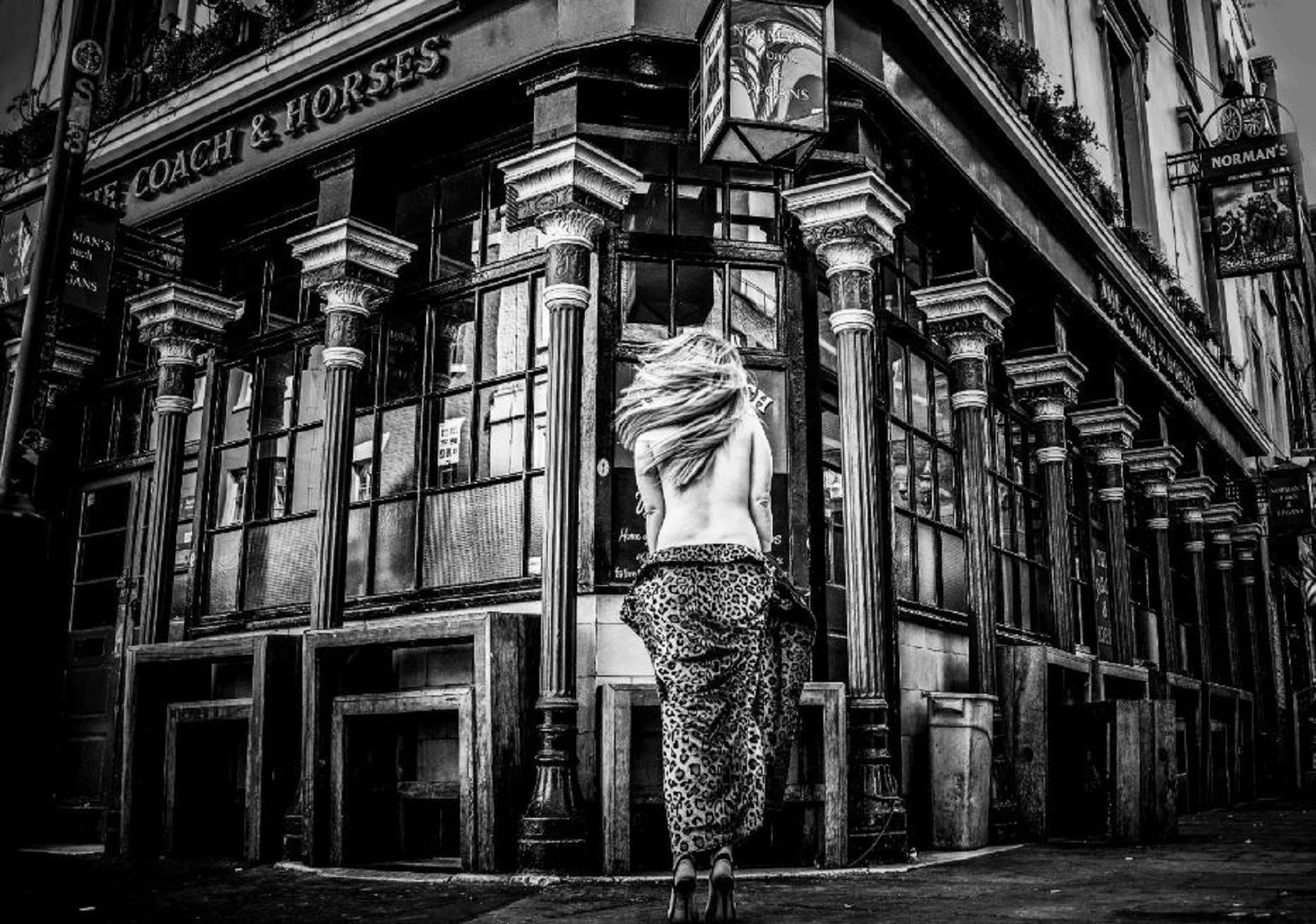 Londra, in un pub è possibile brindare senza vestiti