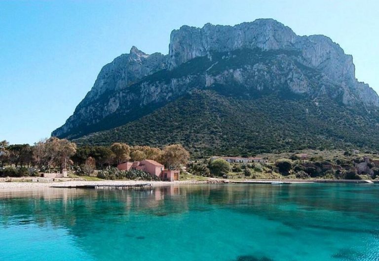 Isola di Tavolara, cosa vedere e quando andare
