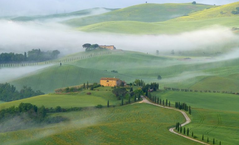 val d'orcia in moto