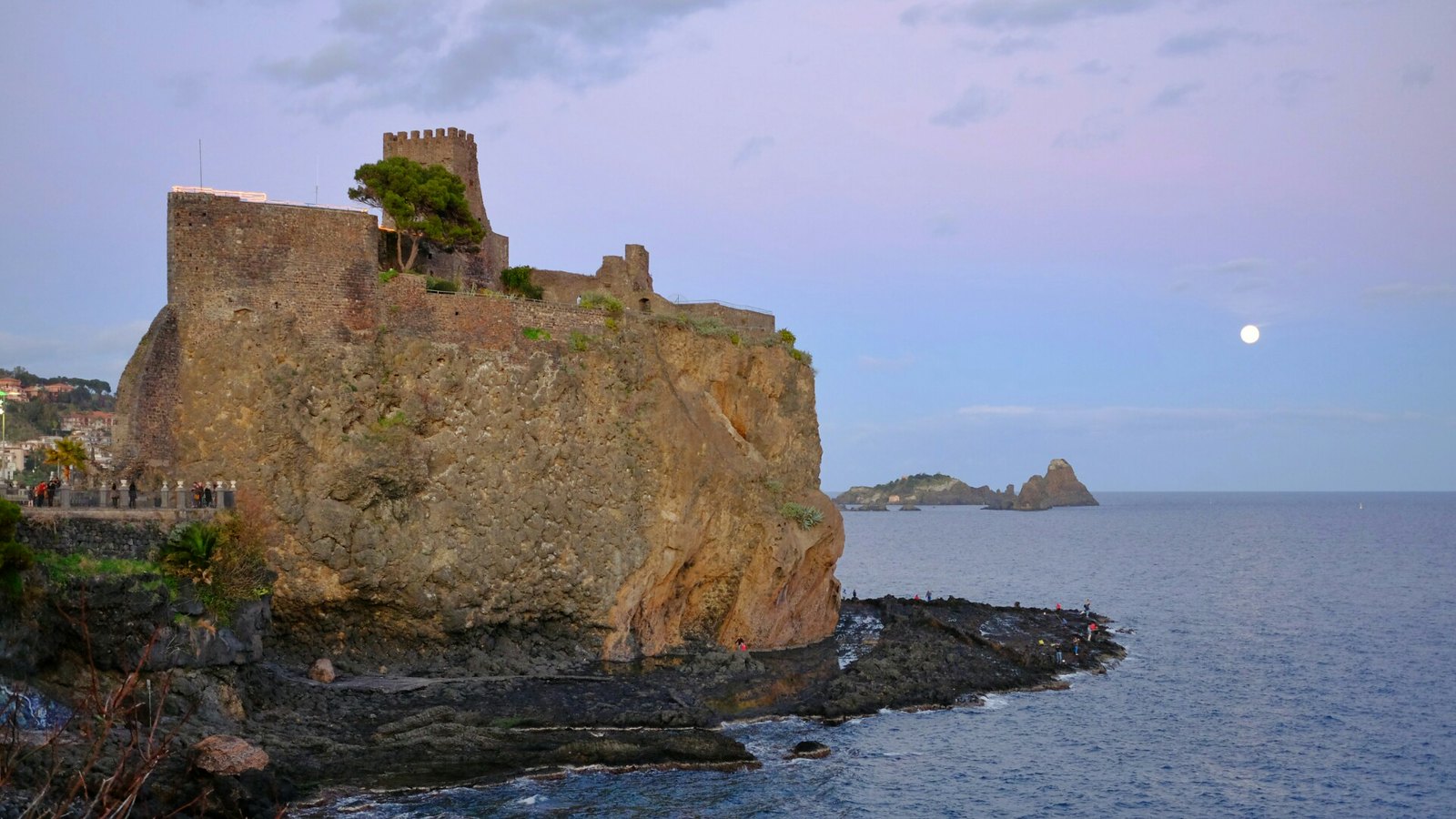 aci castello spiagge