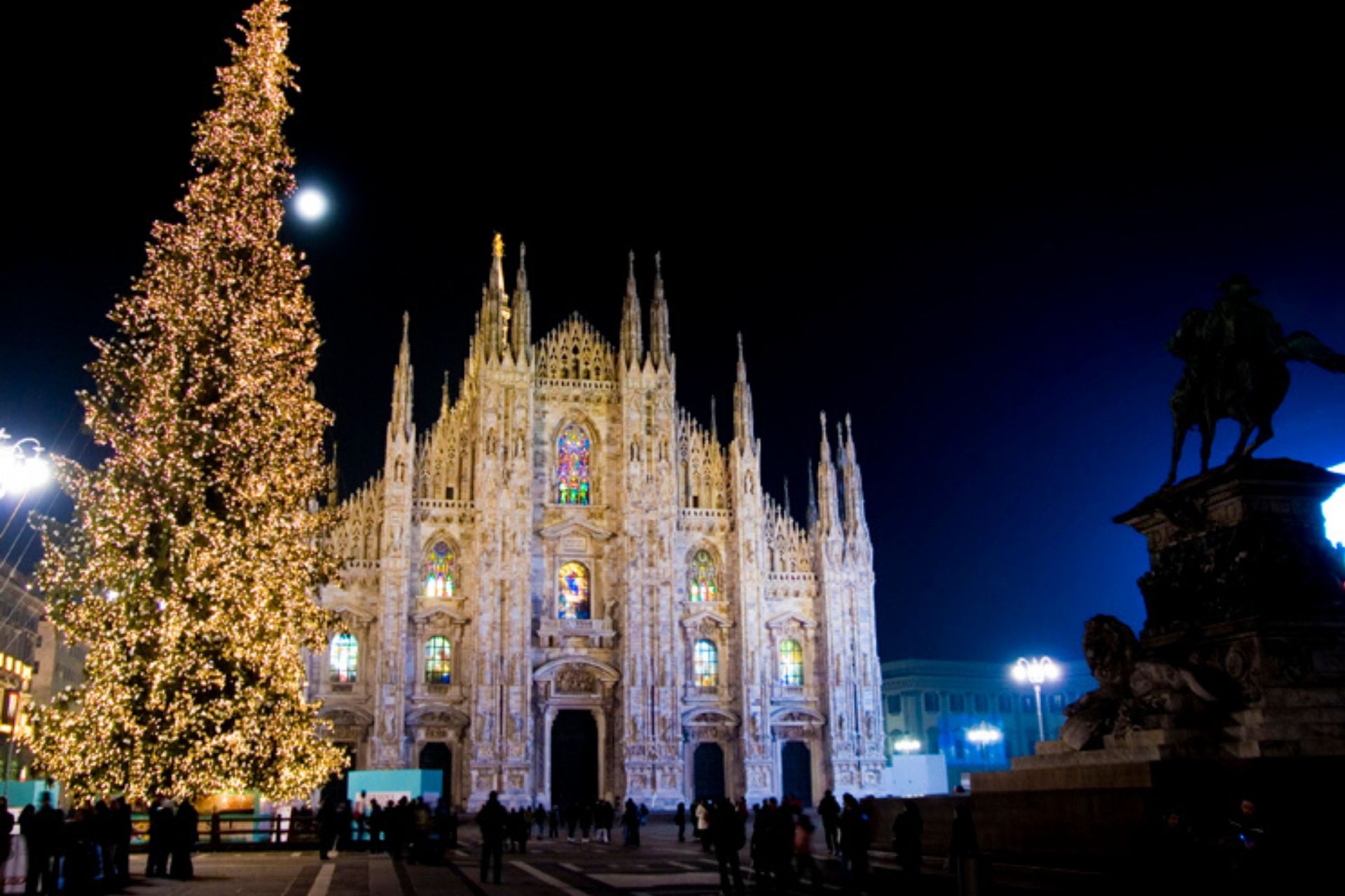 Addobbi Natalizi Milano.Accensione Albero Di Natale Milano 2019 Le Date E Gli Orari Viaggiamo