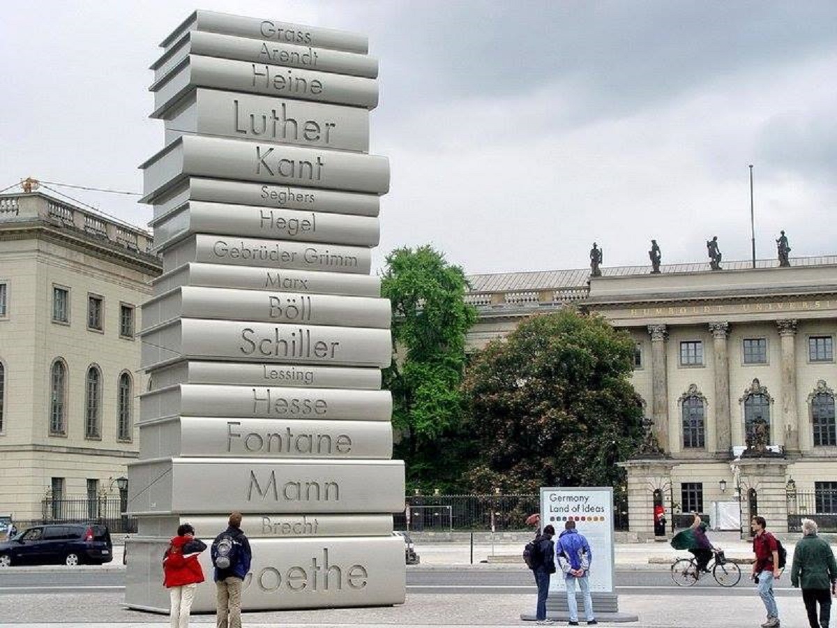 monumento torre di libri berlino