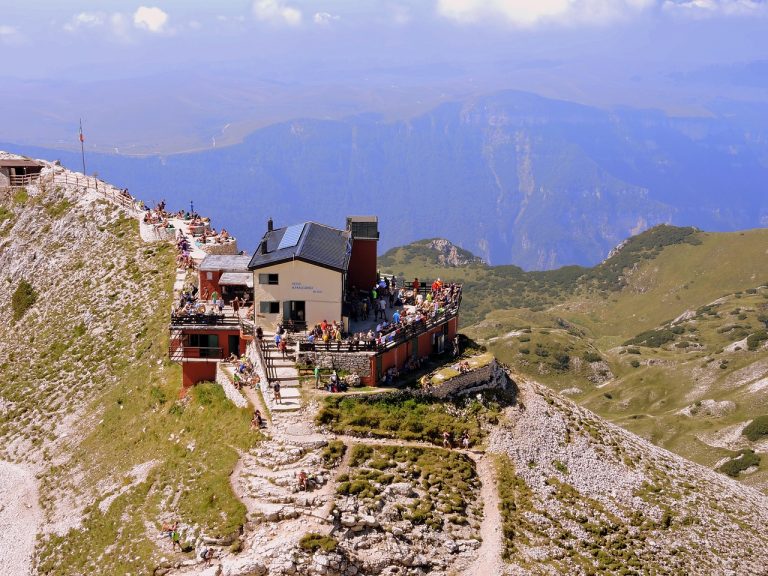 cenone di capodanno in un rifugio trentino