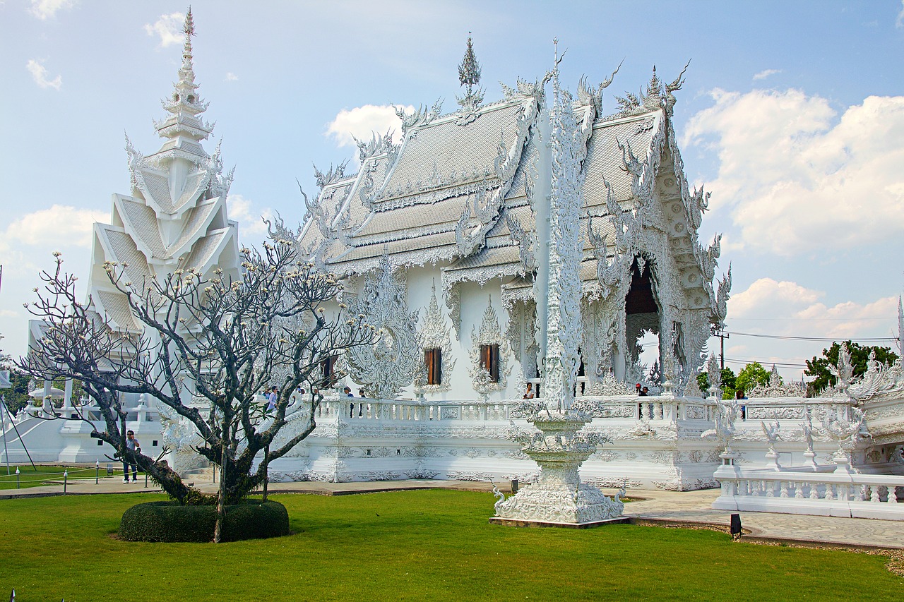 tempio bianco thailandia