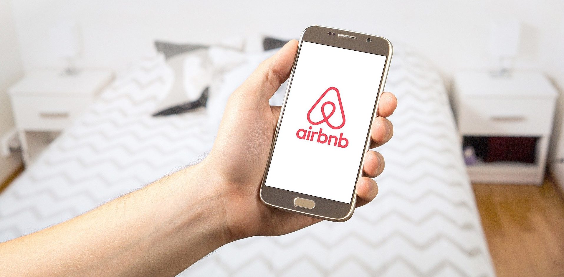 Airbnb elimina la prenotazione immediata per il coronavirus