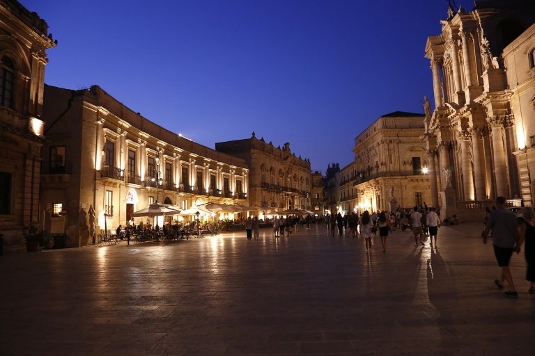 Siracusa cosa vedere di sera