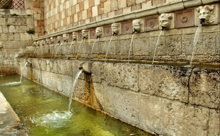 Fontana delle 99 Cannelle a l'Aquila la sua leggenda