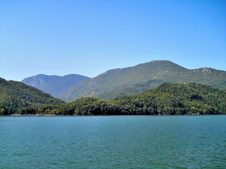 Lago di Turano dove si trova e cosa vedere