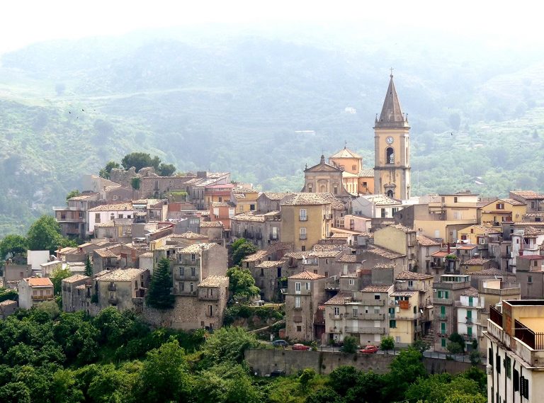 novara di sicilia borgo di pietra