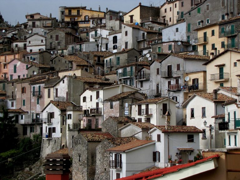 paesi più isolati d'italia