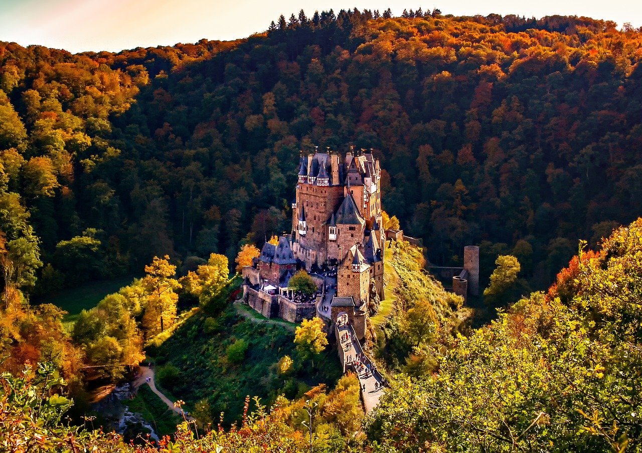 Castello Eltz Germania Fantasmi Visita Orari E Prezzi Viaggiamo