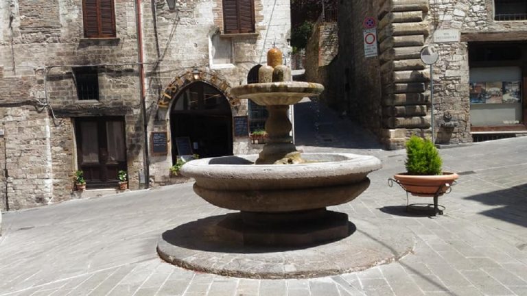 fontana dei matti gubbio