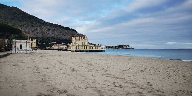 mondello palermo cosa vedere