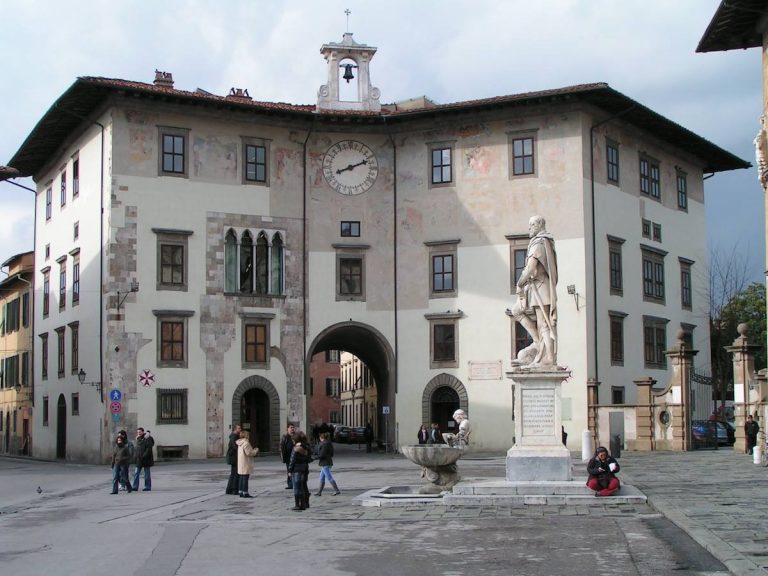 piazza dei cavalieri pisa statua