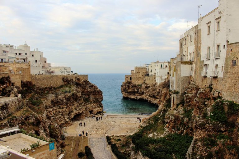 spiaggia lama monachile polignano a mare