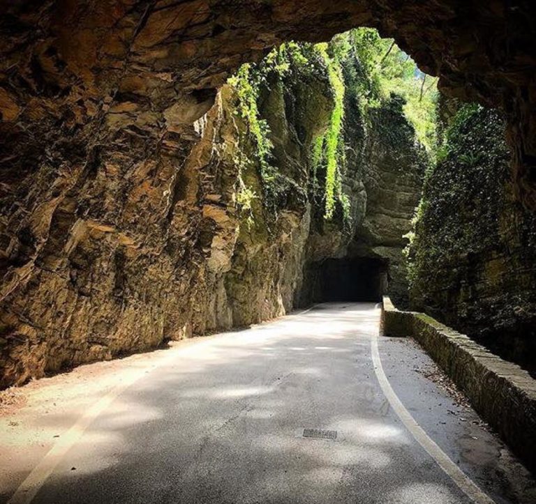 strada della forra in macchina