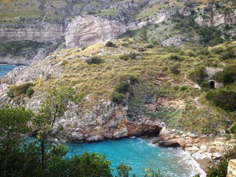 baia di ieranto percorso a piedi