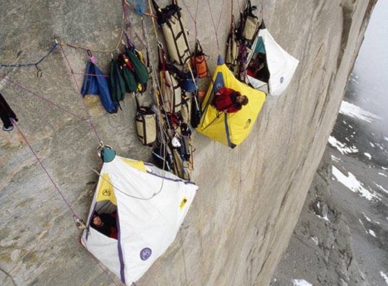 campeggio sospeso nel vuoto