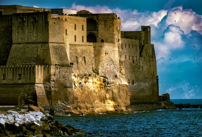 castel dell'ovo leggenda uovo