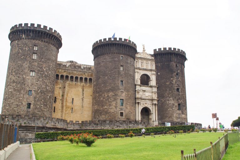 castel nuovo napoli