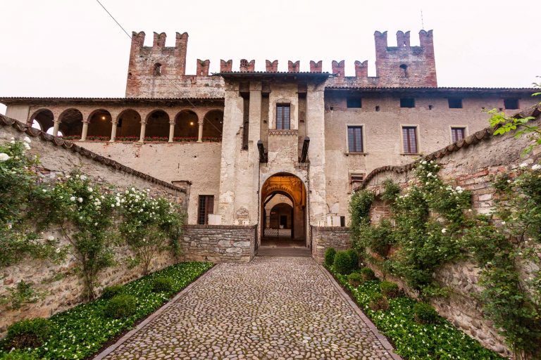castello di malpaga affreschi