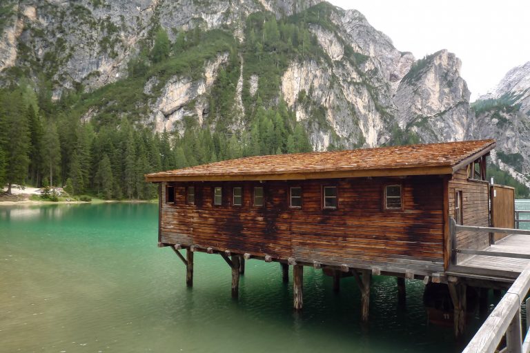 dormire su una palafitta italia