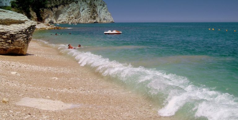 mattinata spiagge libere