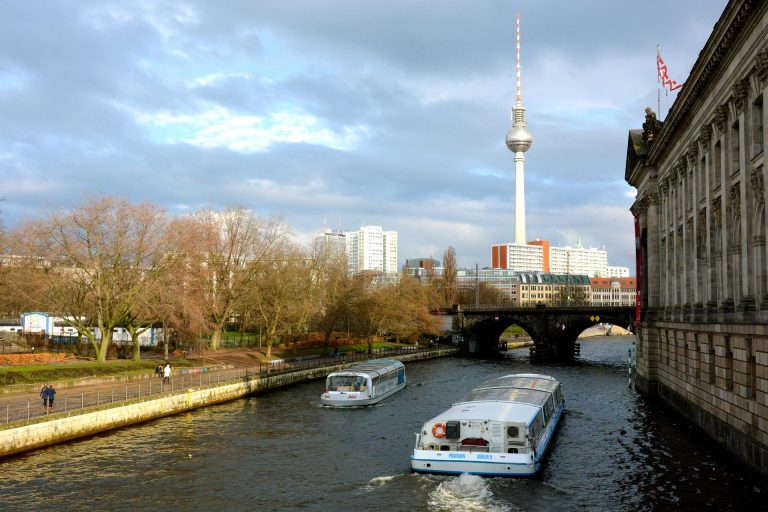 torre della televisione di berlino
