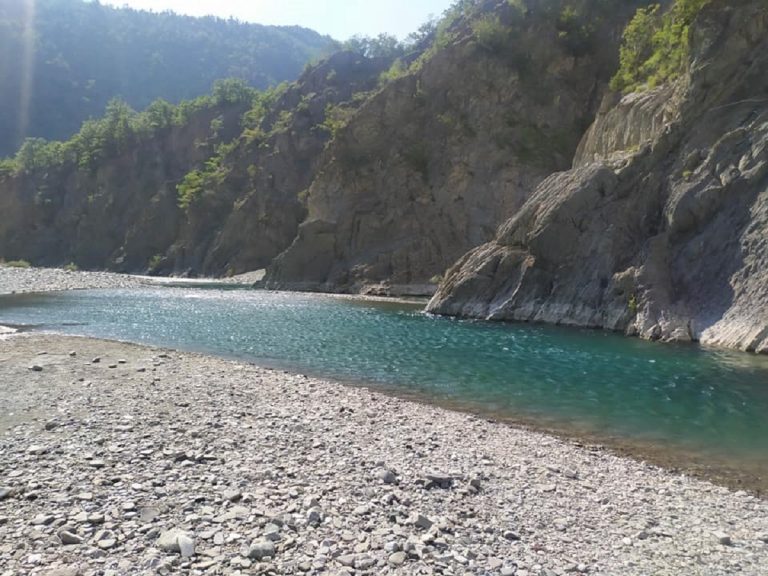 brugnello spiaggia della chiesetta