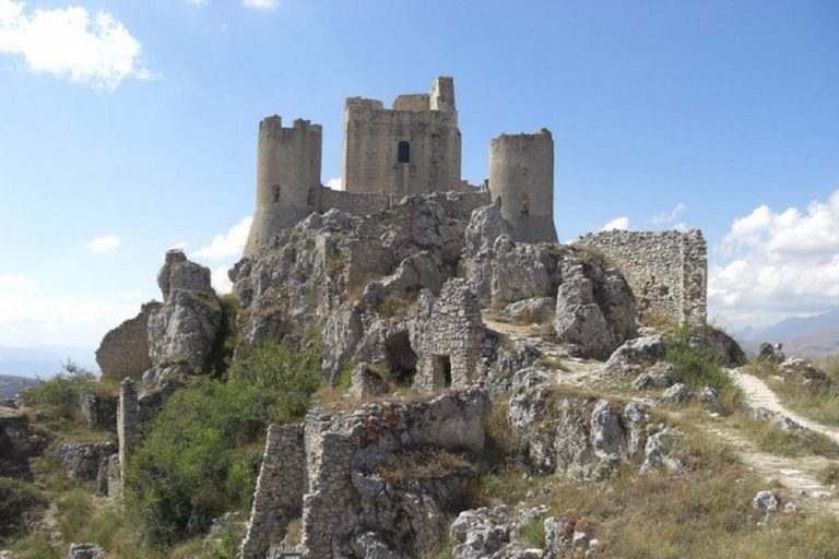 castello ladyhawke abruzzo