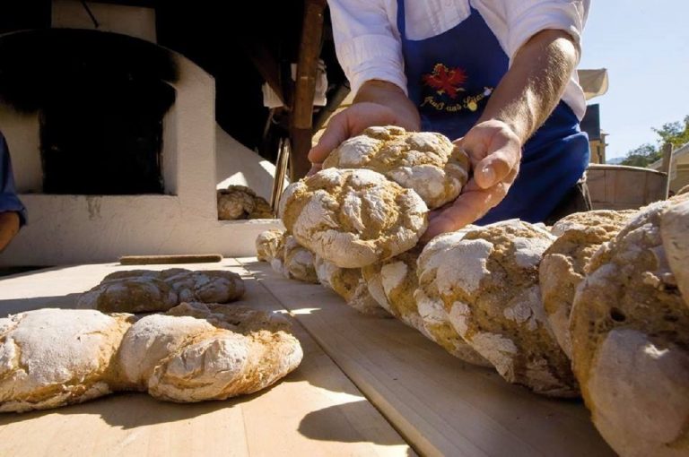 mercato del pane e dello strudel bressanone