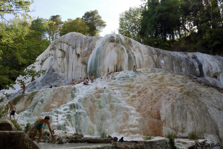 Terme libere Toscana balena bianca
