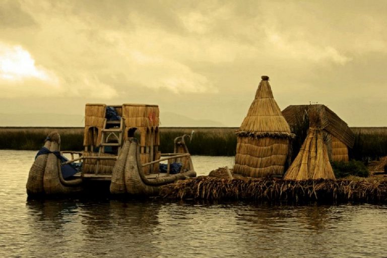 Isole galleggianti degli Uros sul lago Titicaca