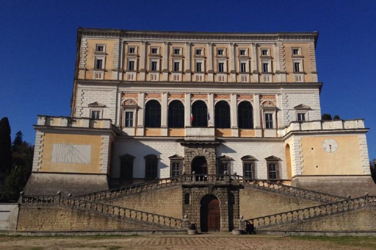 Palazzo Farnese Caprarola storia