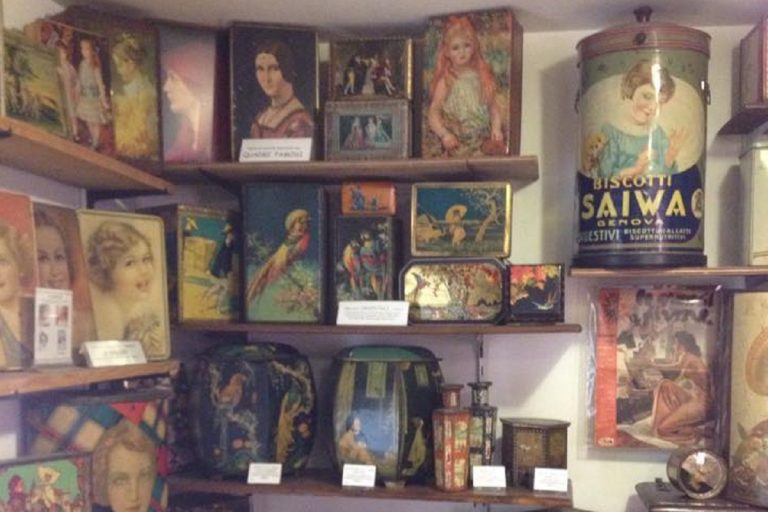 Casa delle scatole di latta