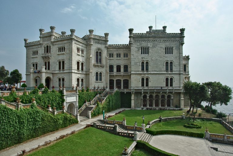 castello miramare trieste storia