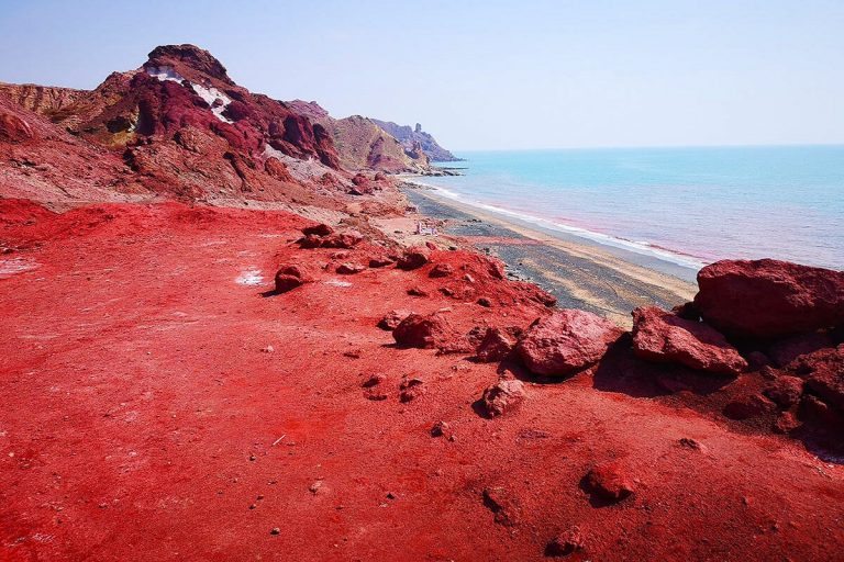 Isola di Hormuz spiaggia rossa
