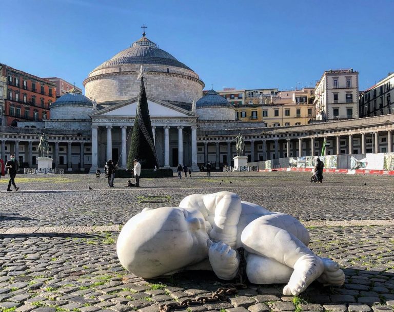 Bambino incompreso piazza Plebiscito