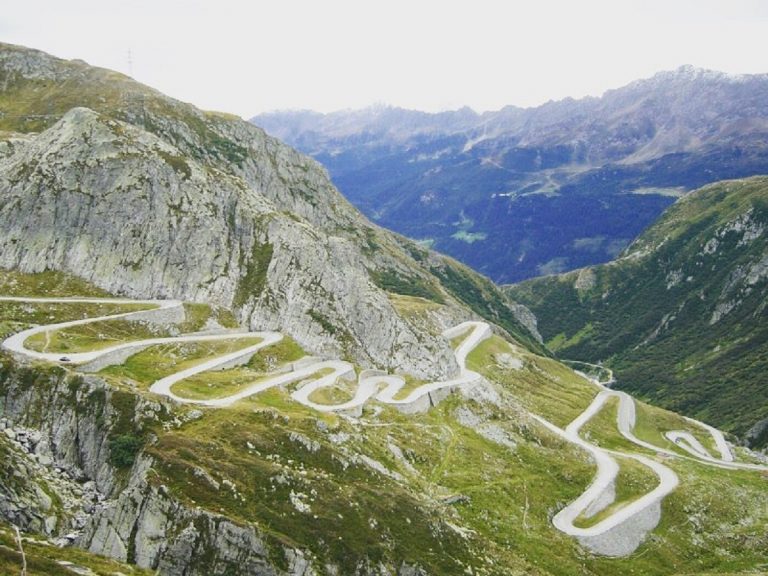 passo del mortirolo in moto