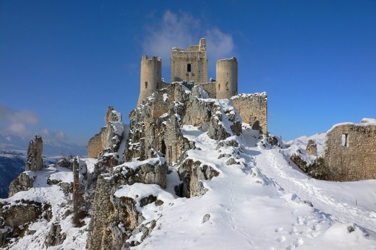 Castelli abbandonati in Italia